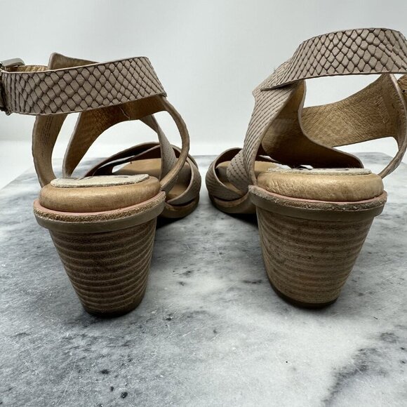 Sofft Womens Beige Strappy Sandals Snakeskin Texture Block Heel Women's Size 9 - Picture 4 of 10